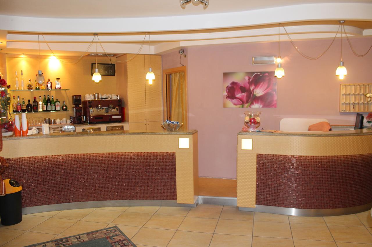 Hotel Oblio Rimini Exteriör bild