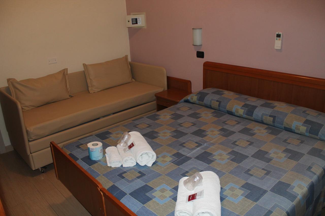 Hotel Oblio Rimini Exteriör bild