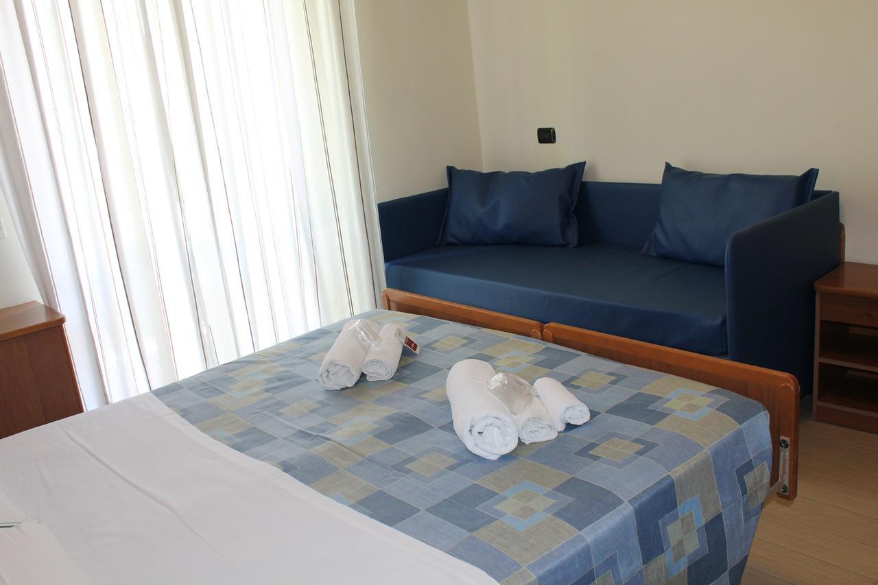 Hotel Oblio Rimini Exteriör bild